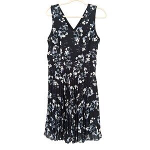 Banana Republic Floral Pleated Sleeveless Dress Size 8 Black Gray White V Neck